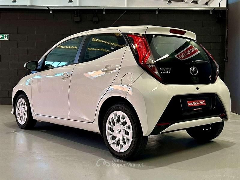 Usata Toyota Aygo Cool 72 CV (52 kW) 2019 Bianco Utilitaria