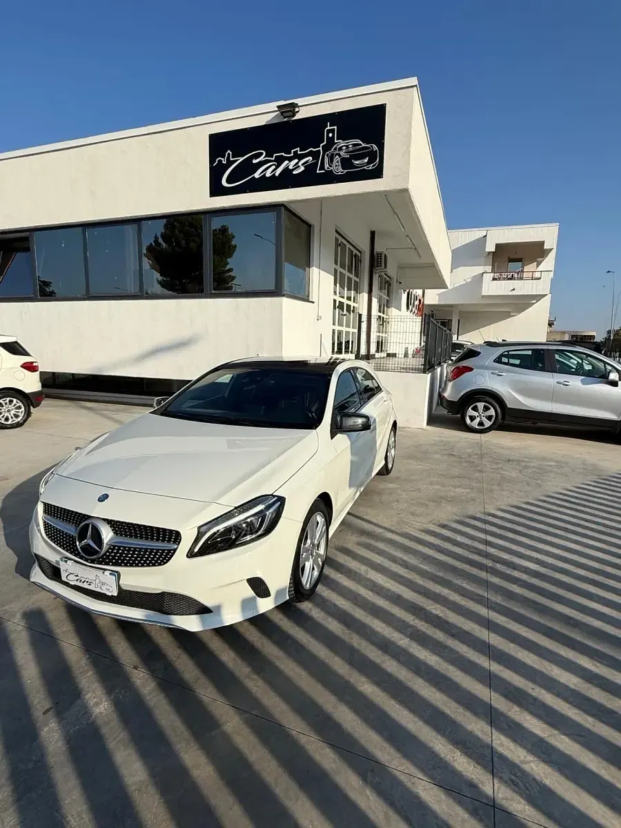 Usata Mercedes A180 Premium 108 CV (79 kW) 2017 Bianco Utilitaria