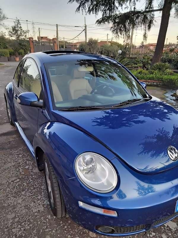 Usata VW New Beetle 105 CV (77 kW) 2007 Blu/azzurro Utilitaria