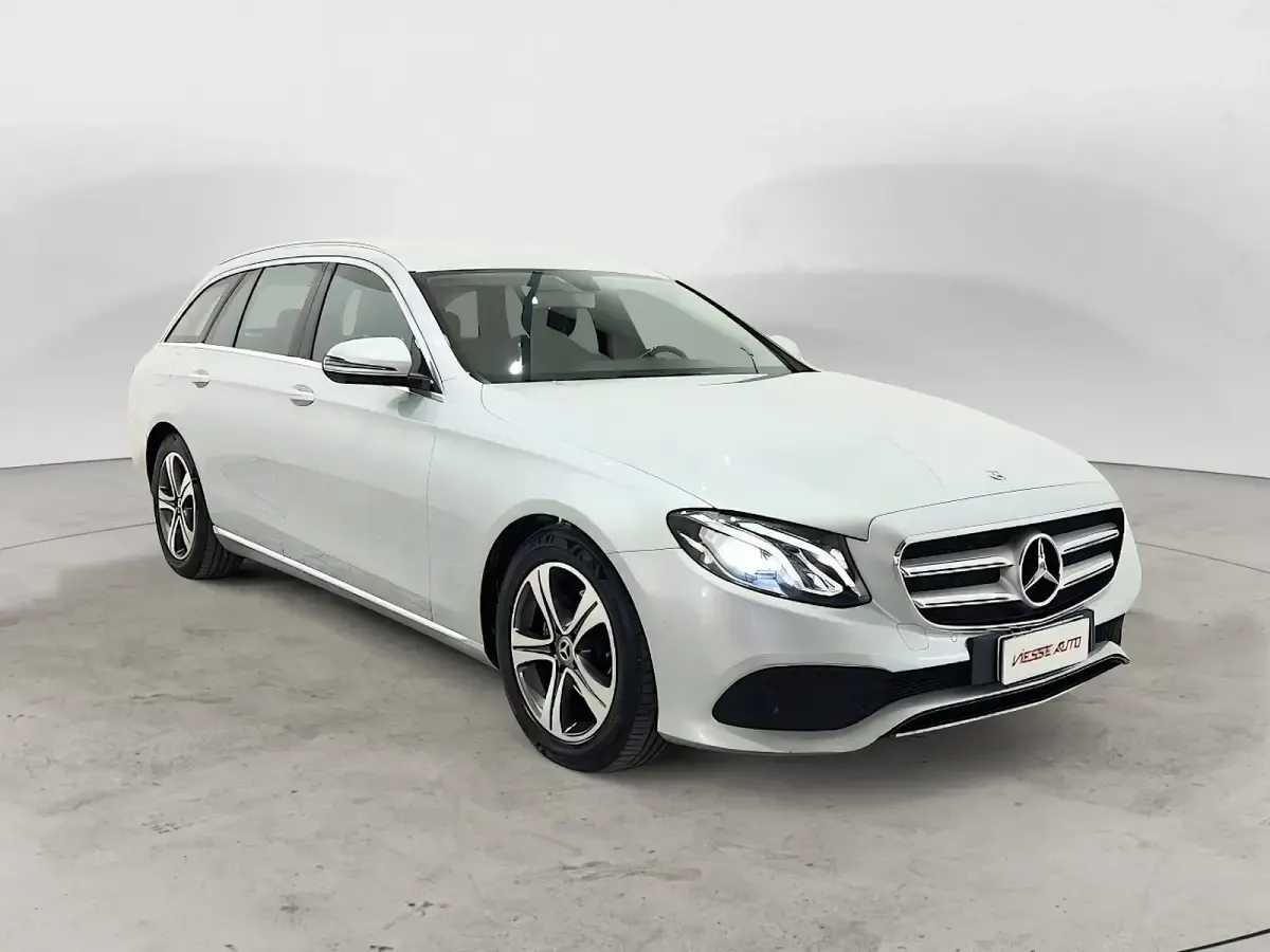 Usata Mercedes E220 Business 194 CV (142 kW) 2018 Argento Station wagon