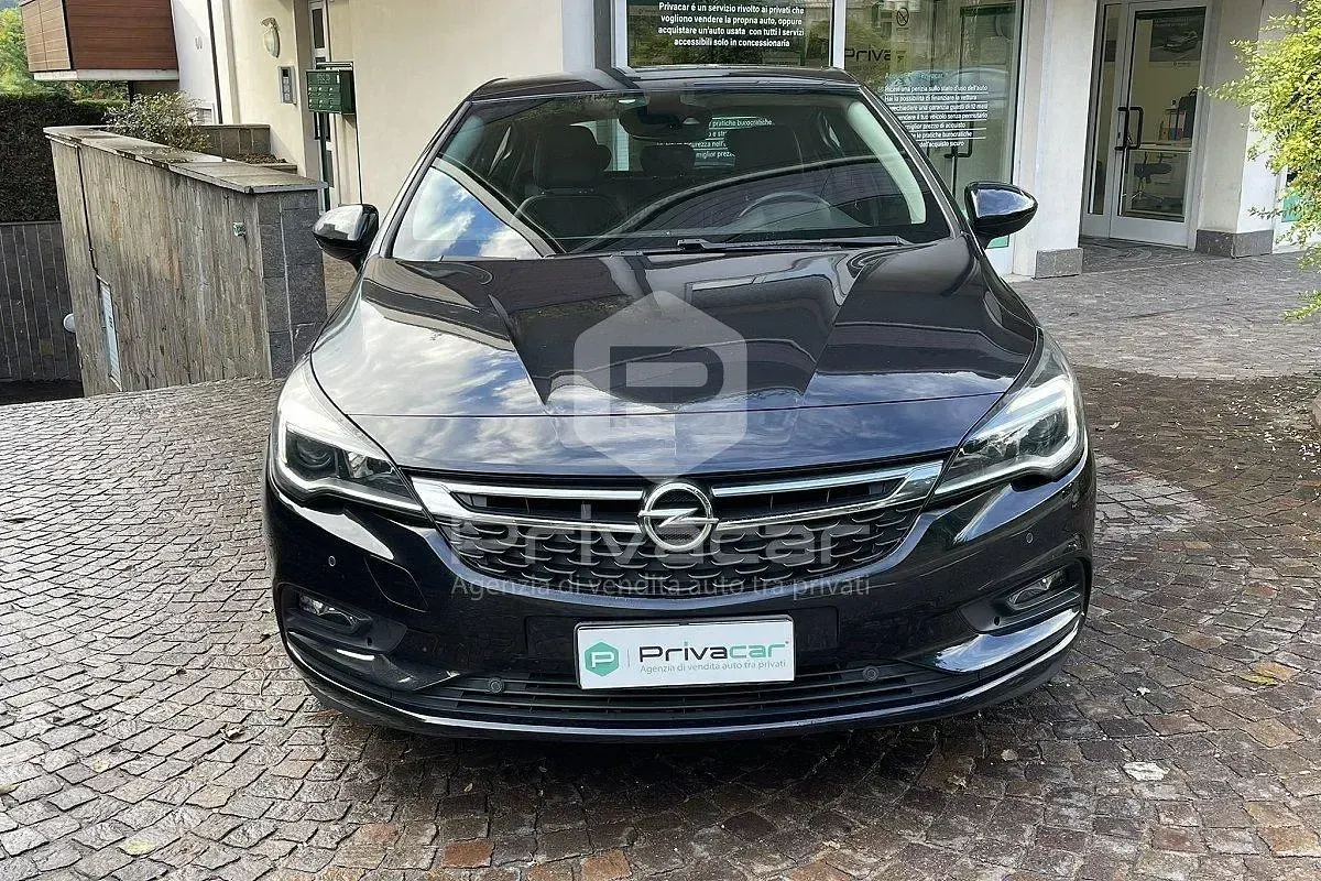 Usado Opel Astra Innovation 105 CV (77 kW) 2016 Negro Berlina