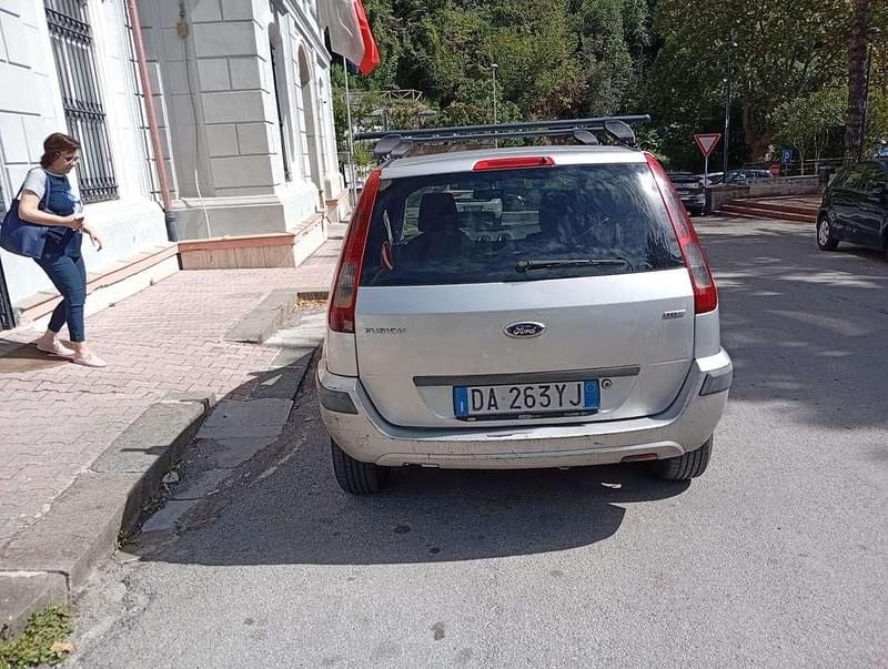 Usata Ford Fusion 90 CV (66 kW) 2006 Monovolume