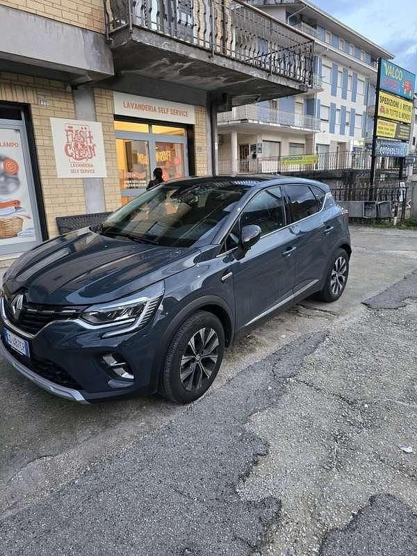Usata Renault Captur Techno 101 CV (74 kW) 2024 Blu SUV