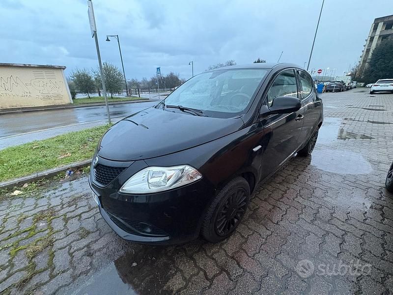 Nero Usata 2018 Lancia Ypsilon Due volumi | 7900 € (Buon prezzo) - Immagine 1/4