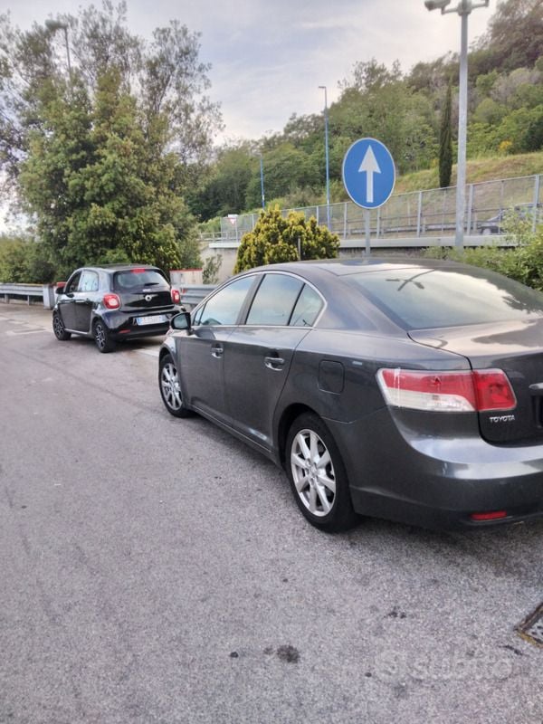 Usata Toyota Avensis 136 CV (100 kW) 2009 Grigio Berlina