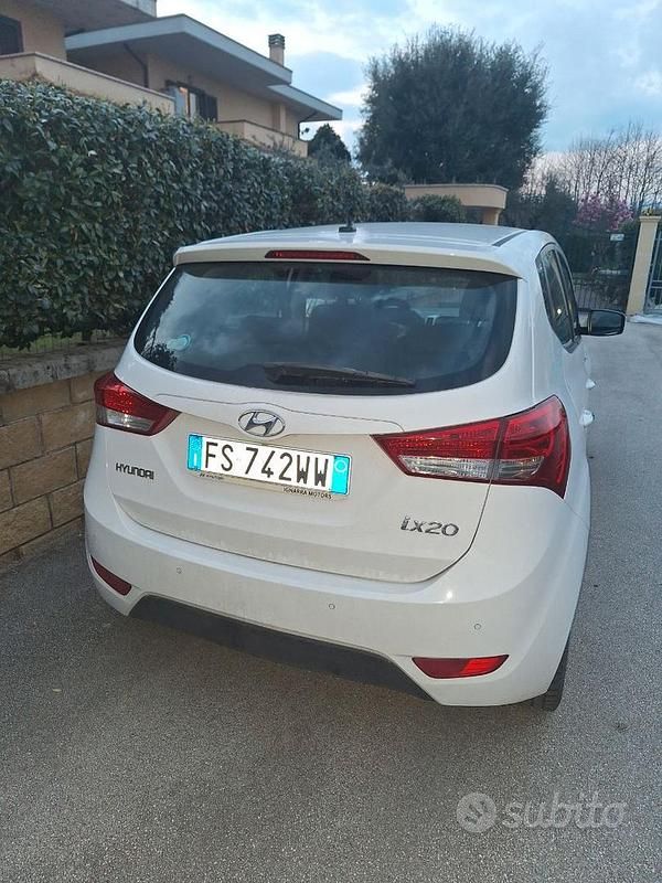 Usata Hyundai ix20 Comfort 90 CV (66 kW) 2018 Bianco Utilitaria