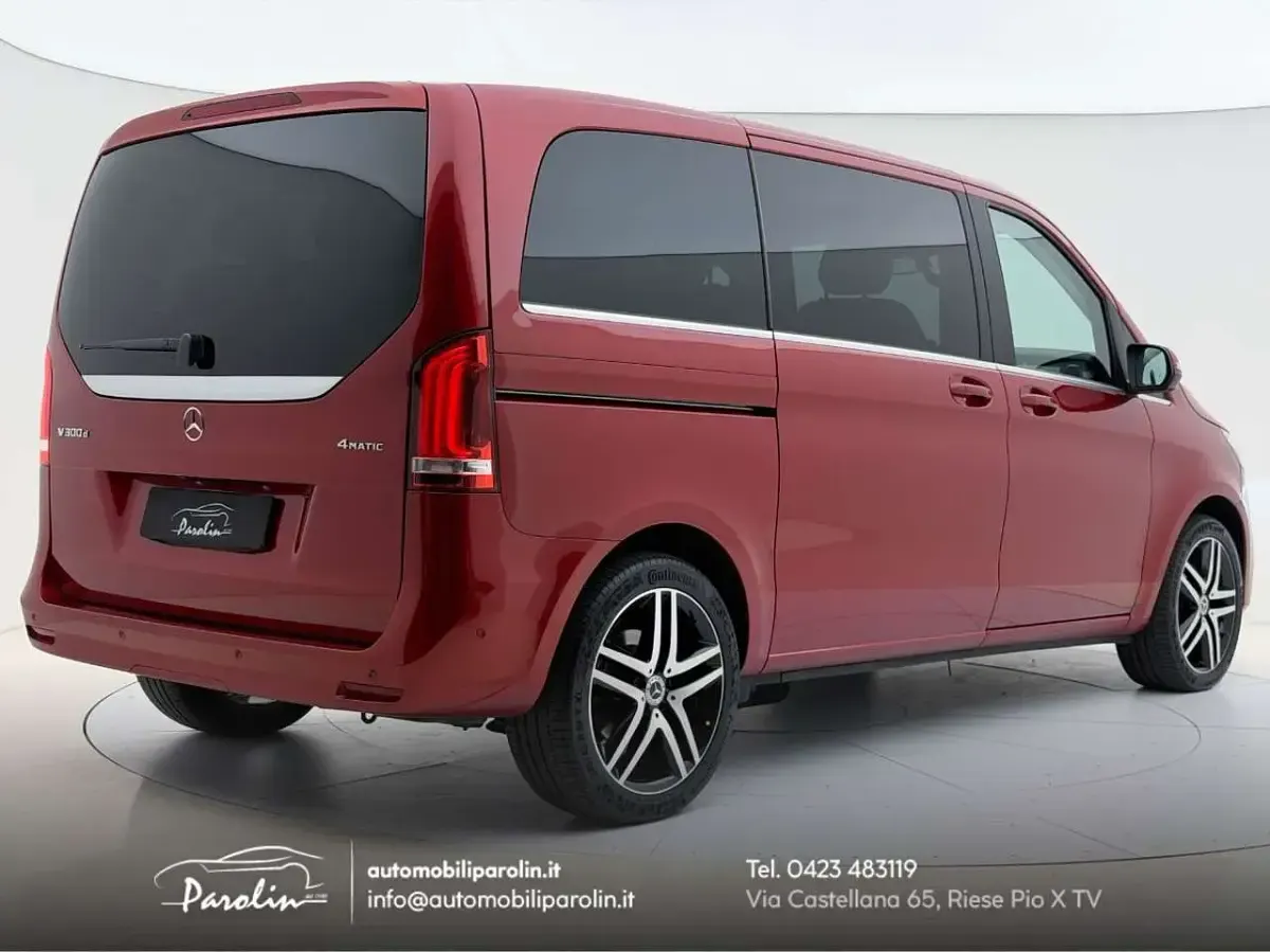 Usata Mercedes V300 Premium 239 CV (175 kW) 2024 Hyacinth red Monovolume