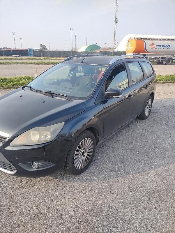Usata Ford Focus Style 145 CV (106 kW) 2009 Nero Station wagon