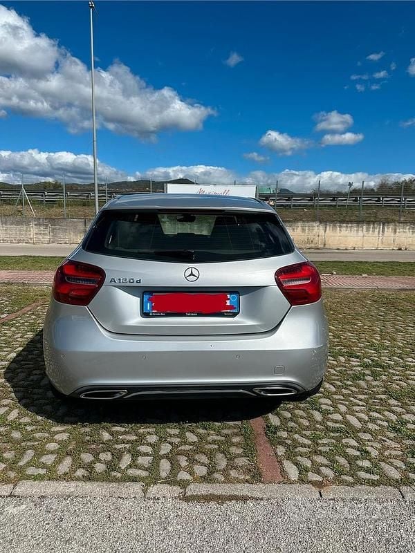 Usata Mercedes A180 109 CV (80 kW) 2016 Grigio Berlina