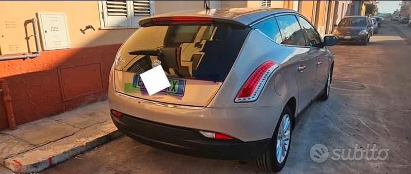 Usata Lancia Delta 120 CV (88 kW) 2010 Utilitaria