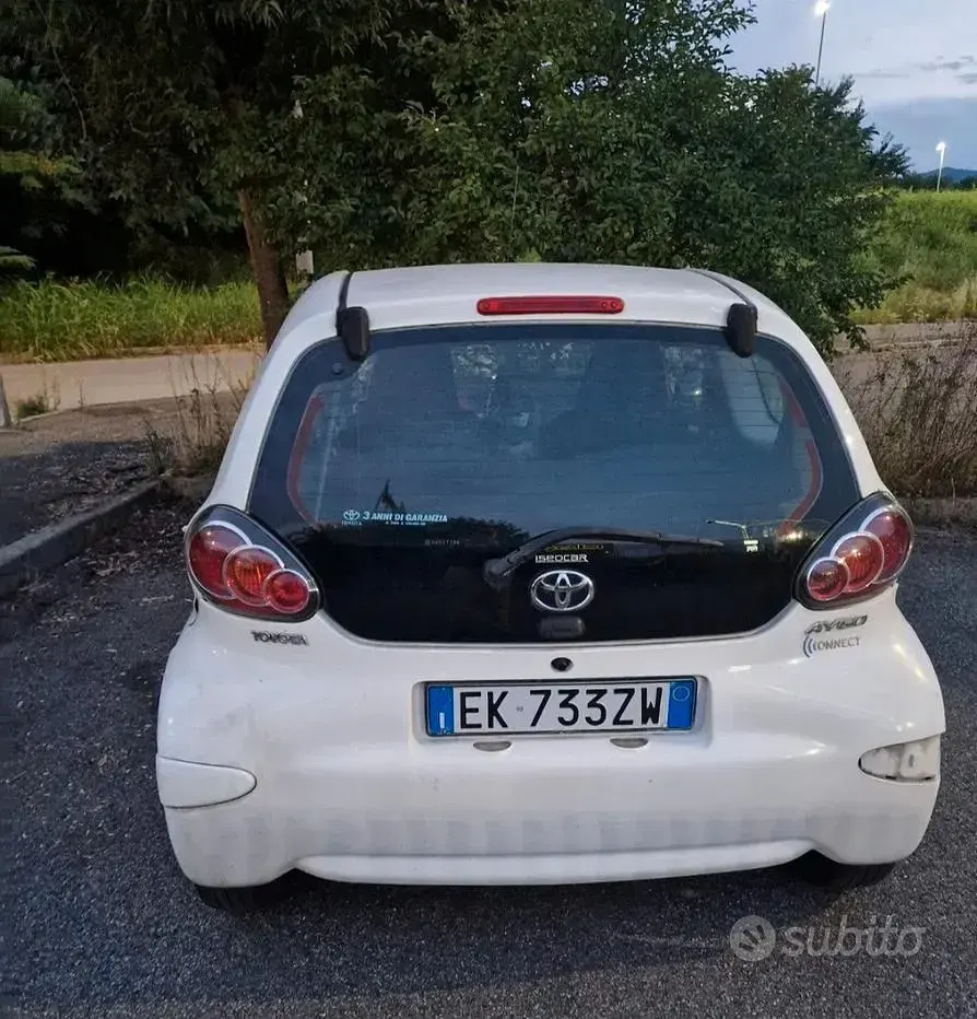 Usata Toyota Aygo 68 CV (50 kW) 2011 Bianco Utilitaria