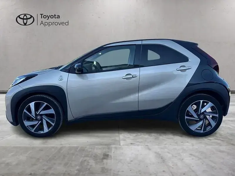 Usata Toyota Aygo X Lounge 72 CV (52 kW) 2022 Beige SUV