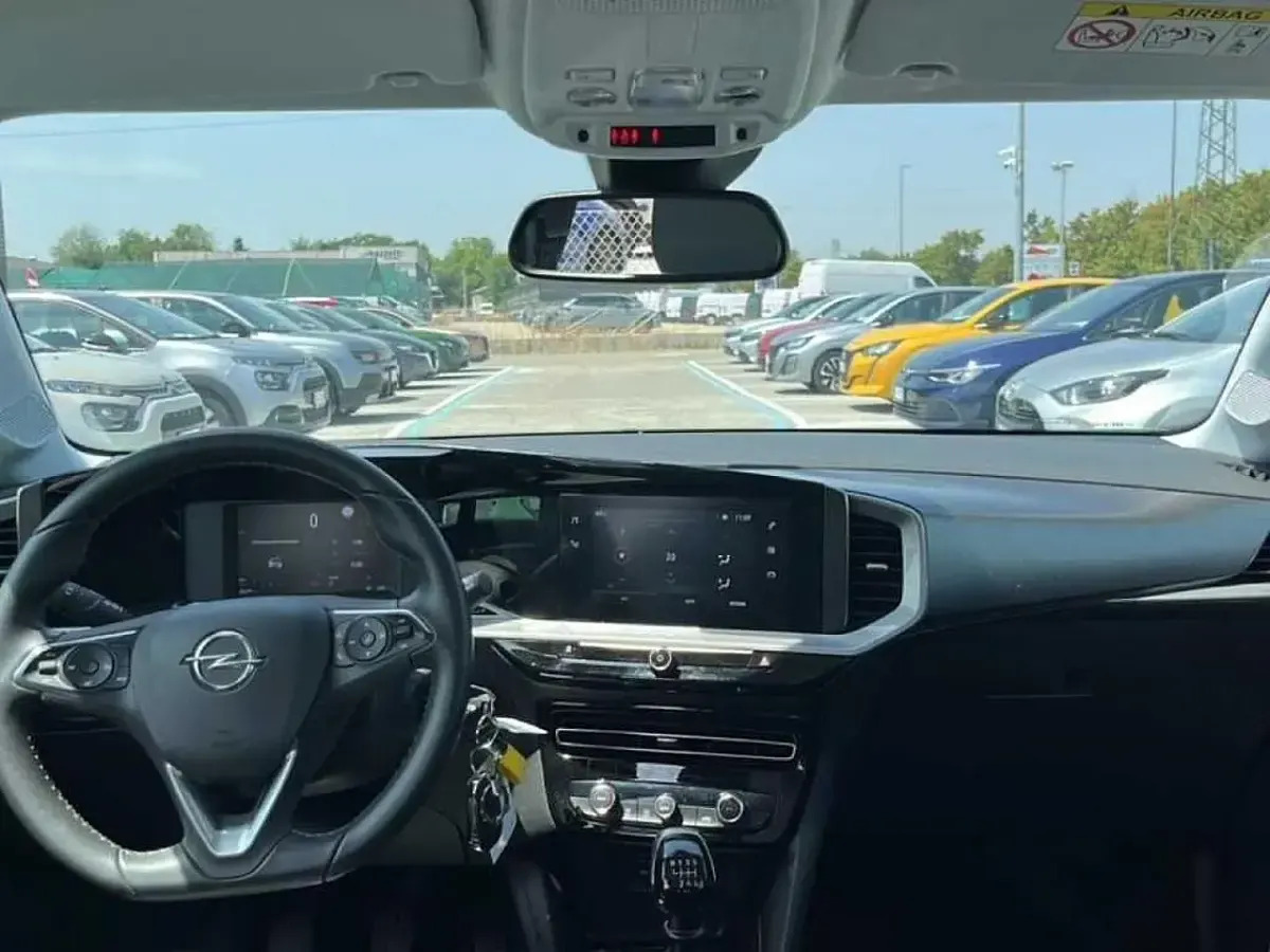Usata Opel Mokka Elegance 101 CV (74 kW) 2023 Verde ramarro SUV