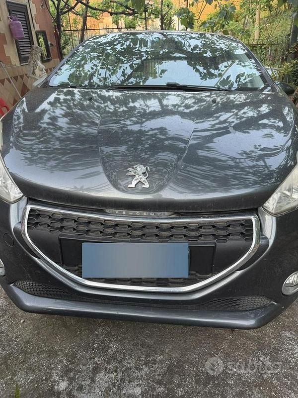 Usata Peugeot 208 Allure 68 CV (50 kW) 2014 Grigio Utilitaria