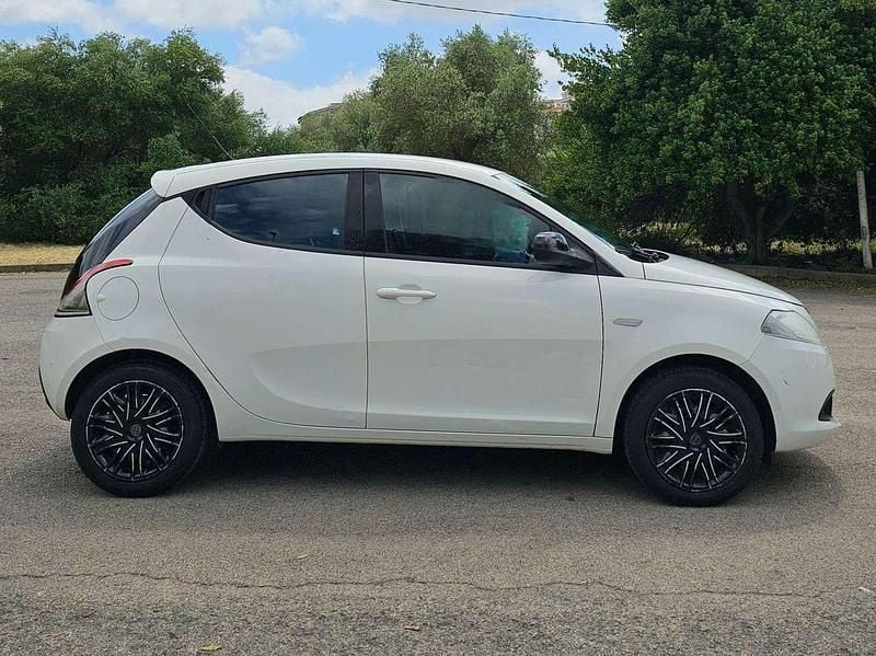 Usata Lancia Ypsilon Gold 69 CV (50 kW) 2013 Other Utilitaria