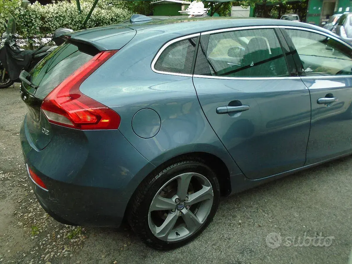 Usata Volvo V40 115 CV (84 kW) 2014 Utilitaria