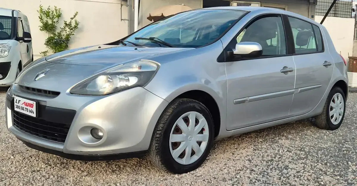 Usata Renault Clio II Dynamique 75 CV (55 kW) 2011 Argento Berlina