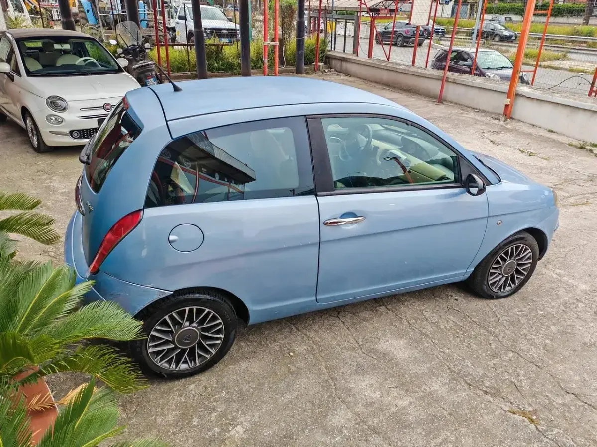 Usata Lancia Ypsilon 69 CV (50 kW) 2006 Blu Utilitaria