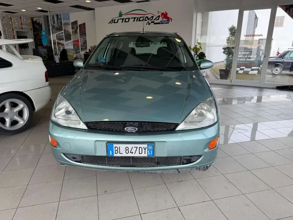 Usata Ford Focus 90 CV (66 kW) 2000 Verde Station wagon