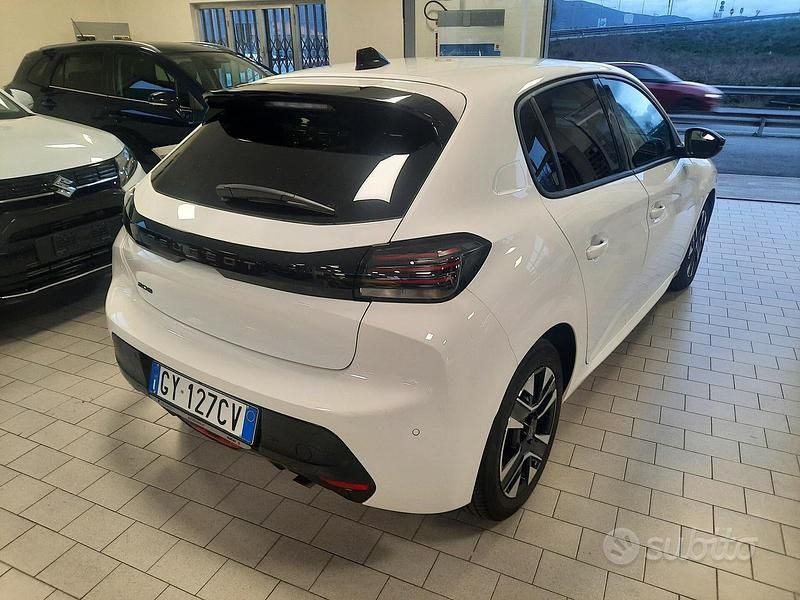 Usata Peugeot 208 Allure 101 CV (74 kW) 2025 Bianco santorini Utilitaria