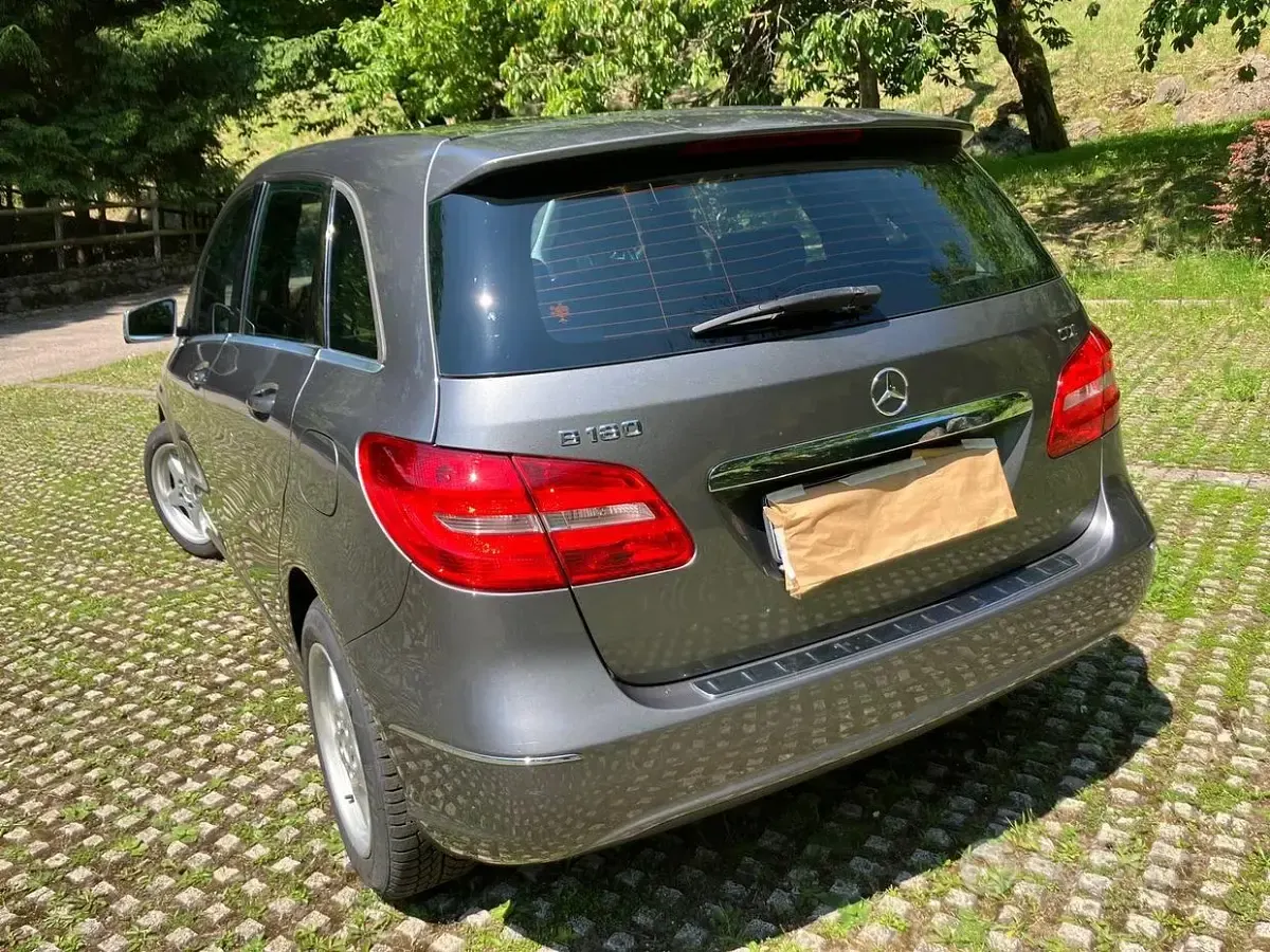 Usata Mercedes B180 109 CV (80 kW) 2014 Grigio Utilitaria