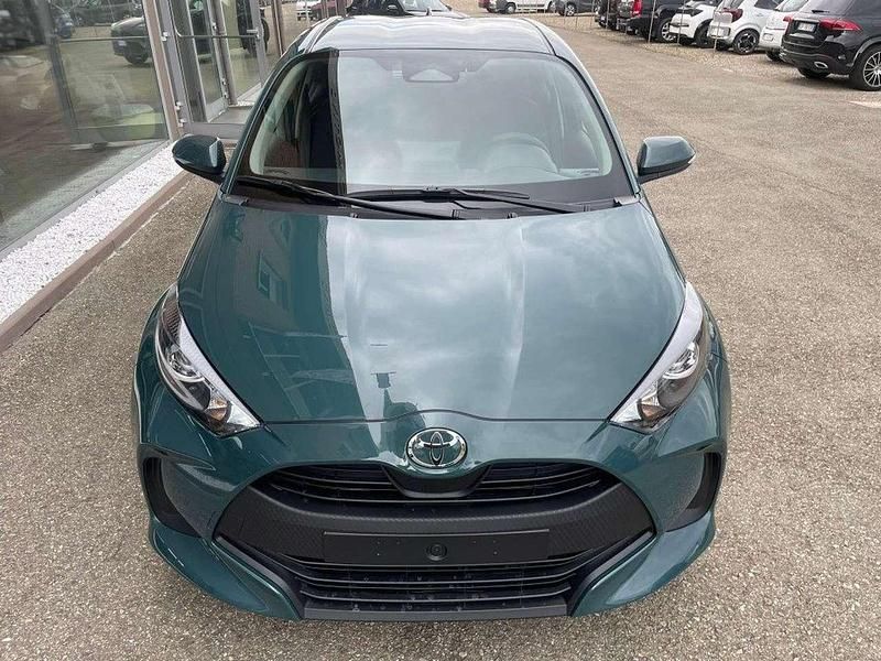 Nuova Toyota Yaris Hybrid Active 92 CV (67 kW) 2026 Bianco Berlina
