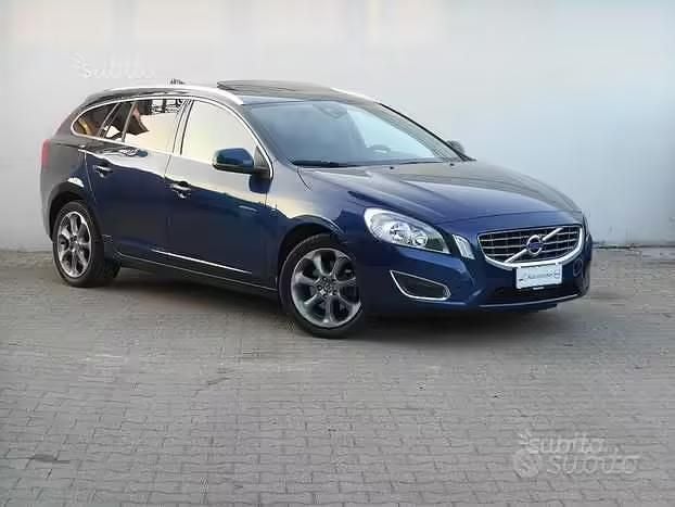 Usata Volvo V60 Ocean Race 165 CV (121 kW) 2011 Blu Station wagon