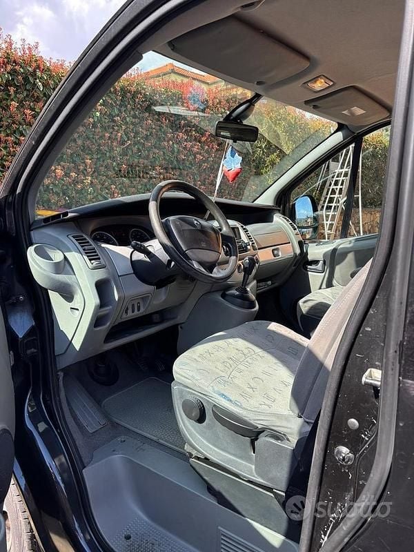 Usata Renault Trafic 114 CV (83 kW) 2010 Nero Monovolume