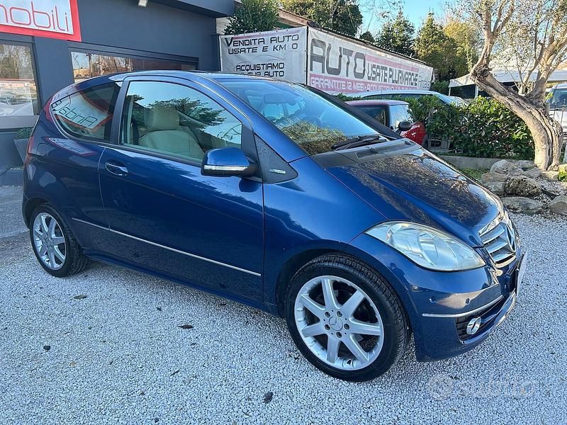 Blu Usata 2009 Mercedes A150 Elegance Coupé | 3999 € (Buon prezzo) - Immagine 1/4