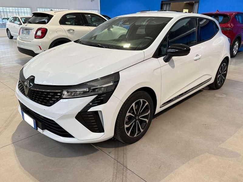Usata Renault Clio V Techno 145 CV (106 kW) 2024 Bianco metallizzato Berlina