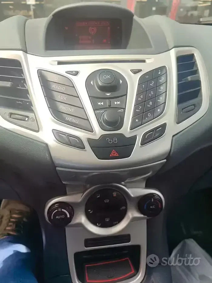 Second-hand Ford Fiesta Titanium 82 CP (60 kW) 2012 Alb Berlinǎ