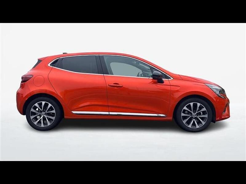 Begagnad Renault Clio V Techno 145 HK (106 kW) 2023 Orange Sedan