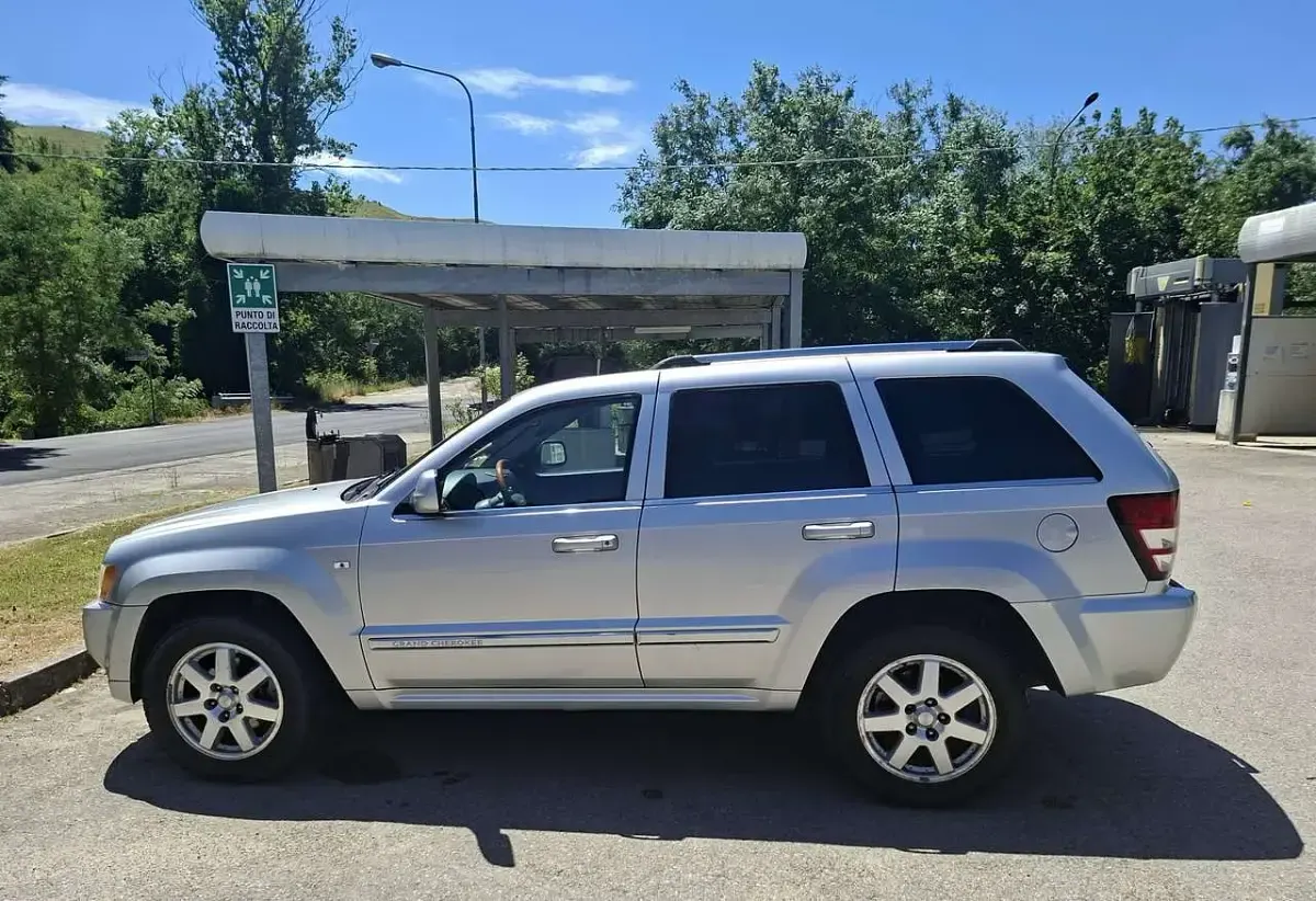 Usata Jeep Grand Cherokee Overland 218 CV (160 kW) 2007 Argento SUV