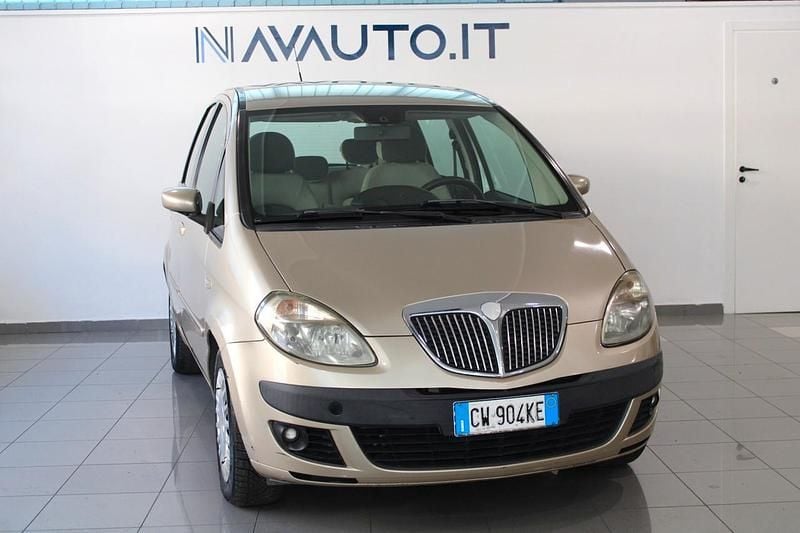 Usata Lancia Musa 100 CV (73 kW) 2005 Oro Monovolume
