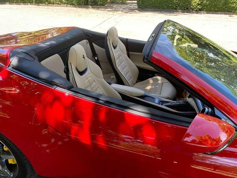 Usata Ferrari Portofino 620 CV (456 kW) 2023 Rosso Cabrio