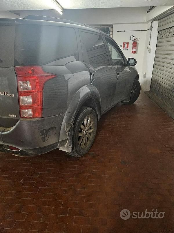 Usata Mahindra XUV500 140 CV (102 kW) 2017 Grigio SUV