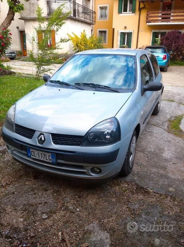 Grigio Usata 2003 Renault Clio II Due volumi | 1750 € (Buon prezzo) - Immagine 1/2