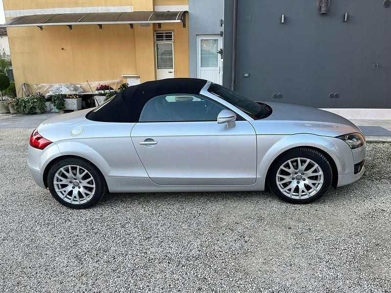 Usata Audi TT Roadster Ambiente 200 CV (147 kW) 2007 Argento Cabrio