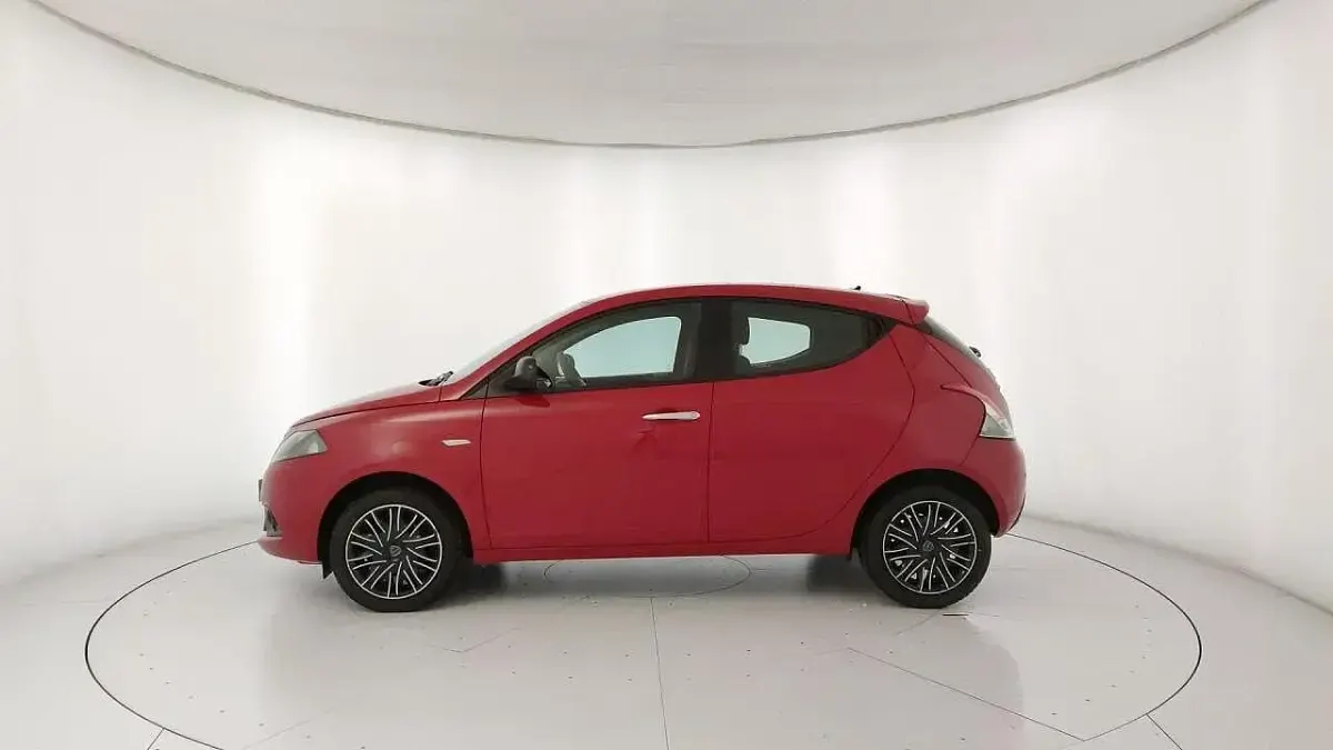 Usata Lancia Ypsilon Gold 69 CV (50 kW) 2022 Rosso Utilitaria