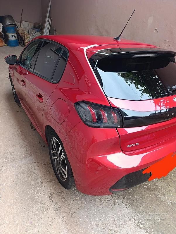 Usata Peugeot 208 Allure 102 CV (75 kW) 2020 Rosso Utilitaria