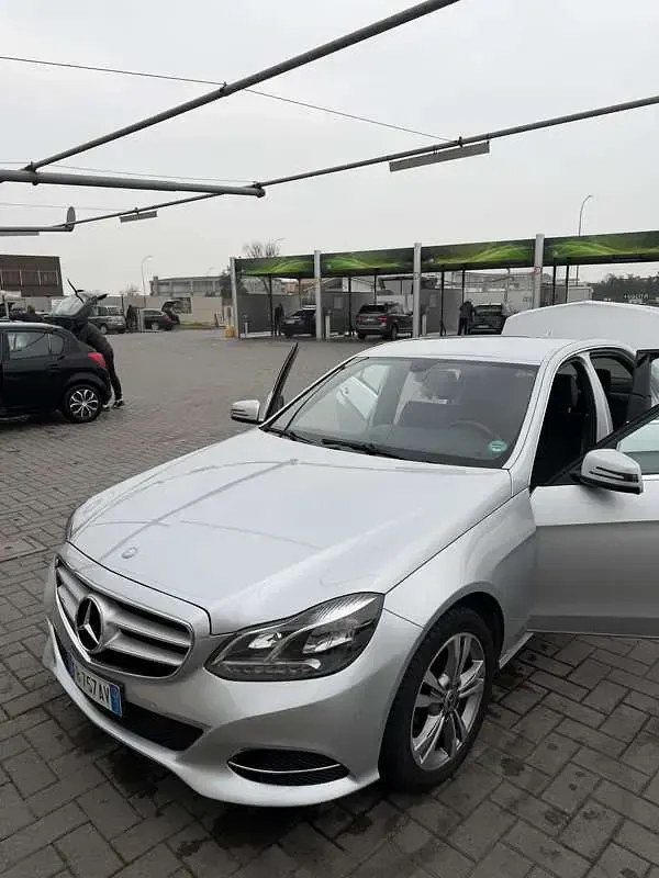 Usata Mercedes E220 Premium 170 CV (125 kW) 2015 Argento Berlina