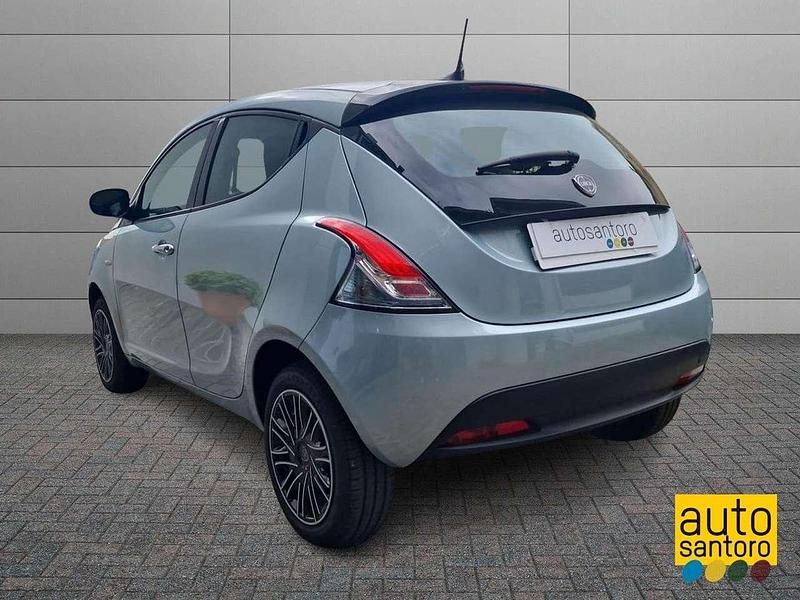Usata Lancia Ypsilon Gold 69 CV (50 kW) 2024 Verde Utilitaria