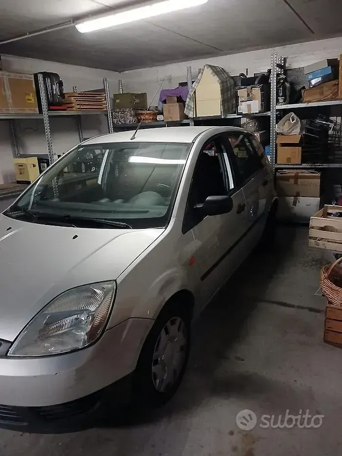 Usata Ford Fiesta 75 CV (55 kW) 2005 Marrone Utilitaria