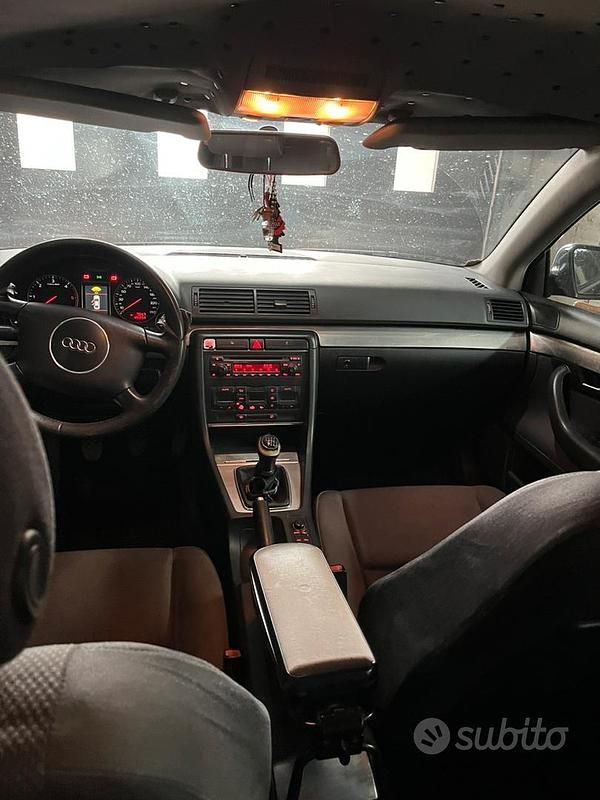 Usata Audi A4 130 CV (95 kW) 2004 Nero Station wagon