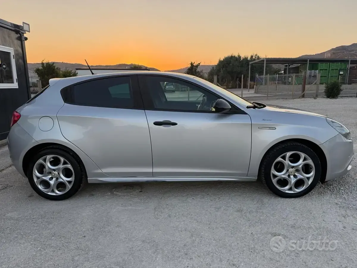Usata Alfa Romeo Giulietta Sprint 105 CV (77 kW) 2015 Grigio Utilitaria