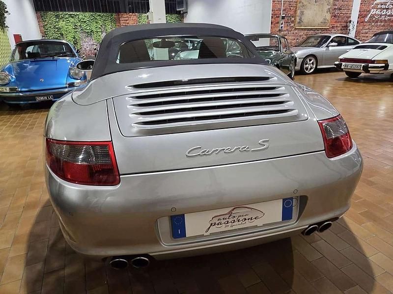 Usata Porsche 911 Carrera 355 CV (261 kW) 2005 Argento Coupé