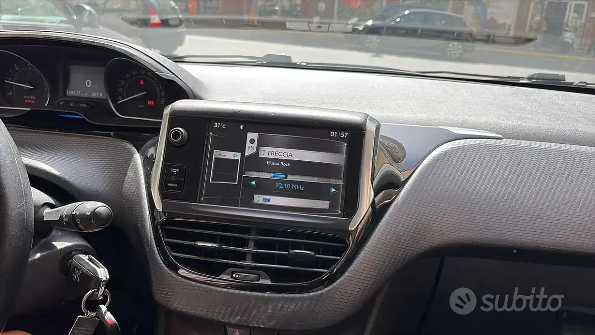 Usata Peugeot 208 68 CV (50 kW) 2013 Grigio Utilitaria
