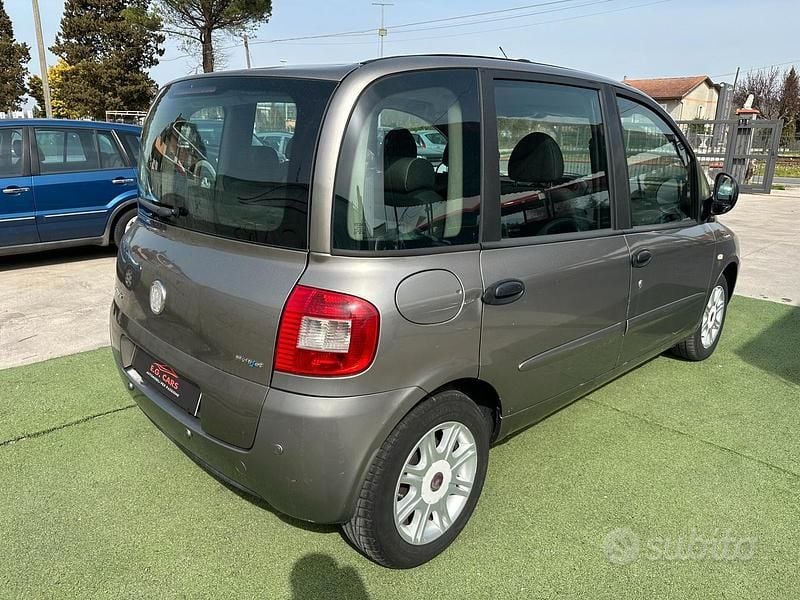 Usata Fiat Multipla Emotion 120 CV (88 kW) 2008 Grigio Monovolume