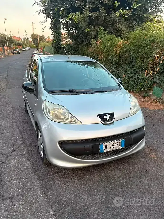 Usata Peugeot 107 68 CV (50 kW) 2007 Grigio Utilitaria
