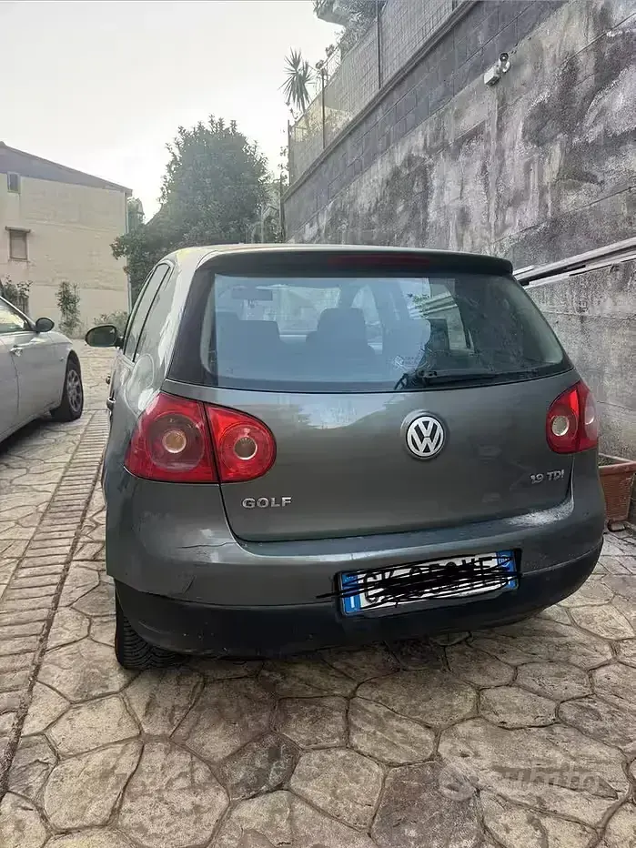 Usata VW Golf V 105 CV (77 kW) 2004 Utilitaria